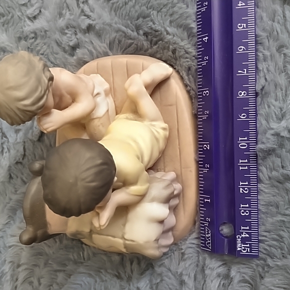 Pretty As A Picture statue. Faith: Nothing More Wonderful. Enesco Corp. - Picture 3 of 5